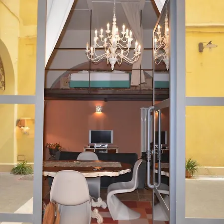 Shabby Loft In Colosseum 아파트 *