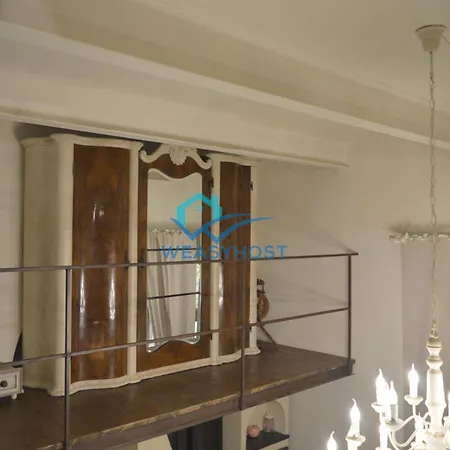Shabby Loft In Colosseum 아파트