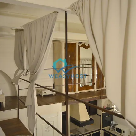 Shabby Loft In Colosseum 아파트 *